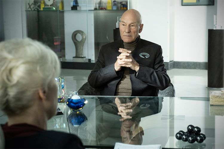 پاتریک استوارت در جلسه در سریال Star Trek: Picard 